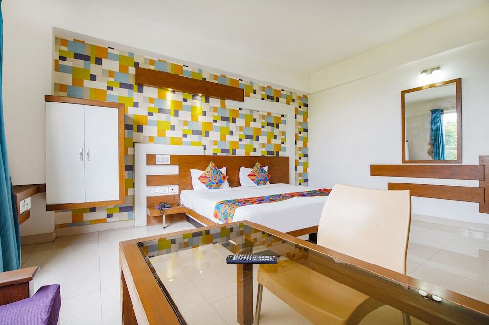 Бангалор: FabHotel Emirates Suites
