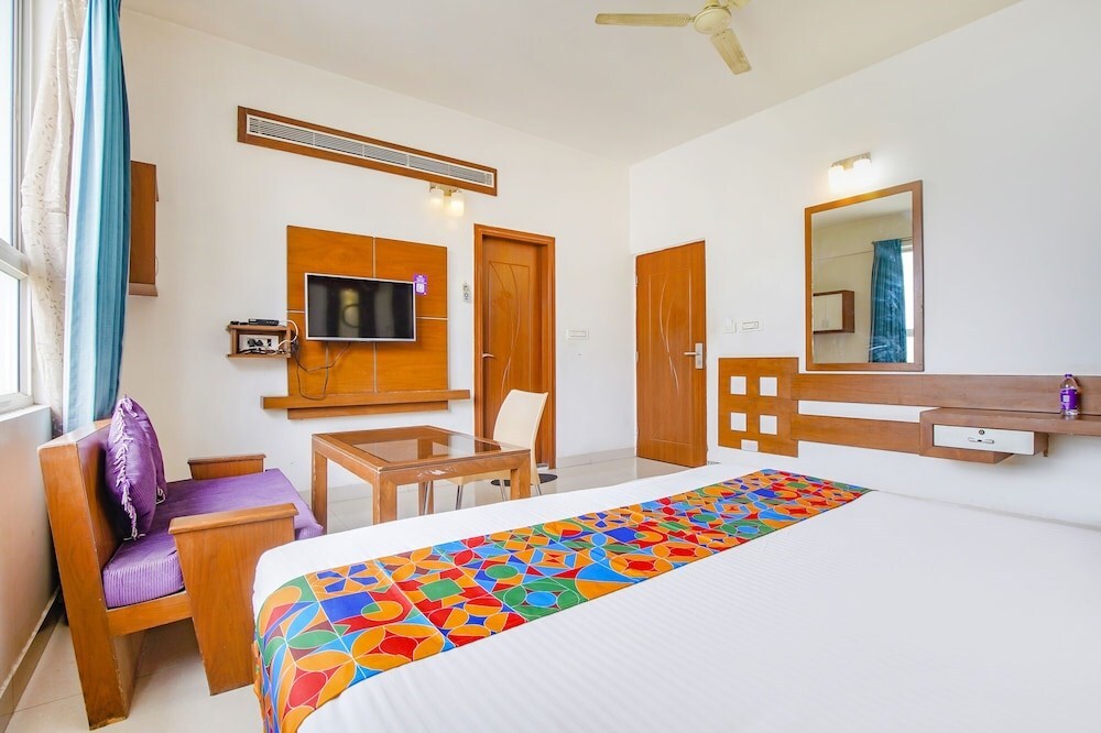 Бангалор: FabHotel Emirates Suites