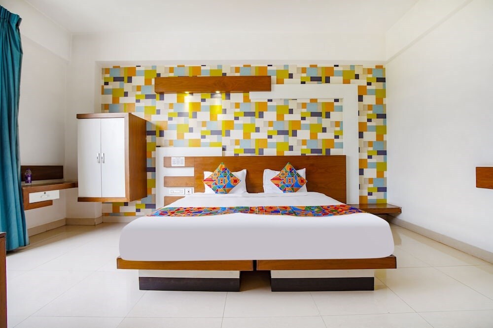 Бангалор: FabHotel Emirates Suites