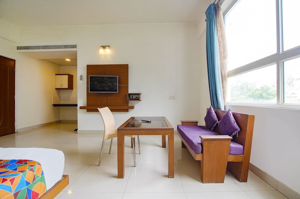 Бангалор: FabHotel Emirates Suites