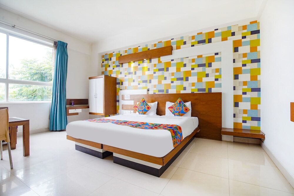 Бангалор: FabHotel Emirates Suites
