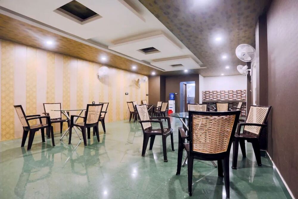 Большая Нойда: M K Hotel & Restaurant