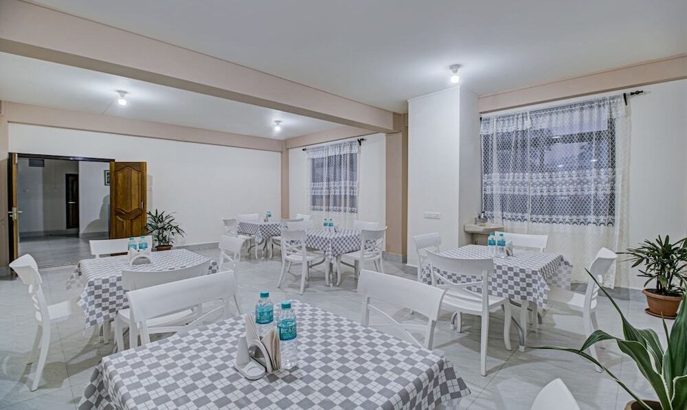 Шиллонг: Treebo Staying Center