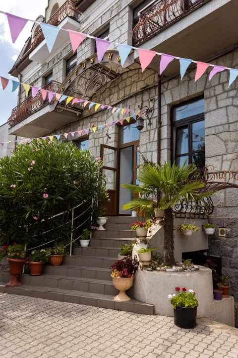 Алупка: Гостиница Аквилон