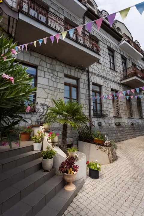 Алупка: Гостиница Аквилон