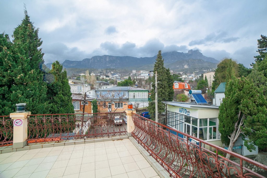 Алупка: Гостиница Аквилон