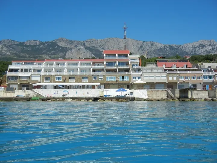 Алупка: Elling Oliviya