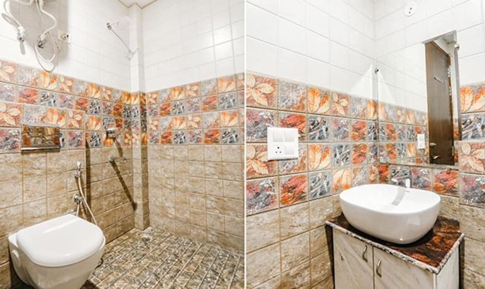 Нойда: FabHotel The Signature Inn