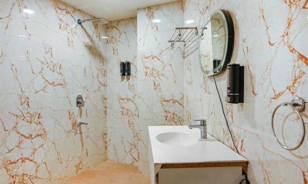 Бхопал: Fabhotel Shubh Shaleen Springs