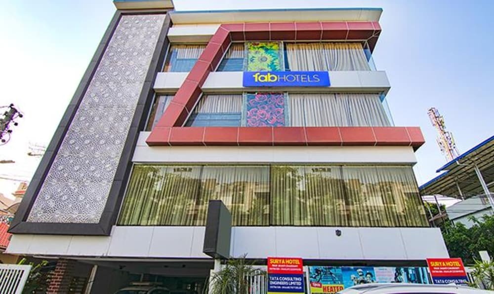 Дехрадун: FabHotel Maira