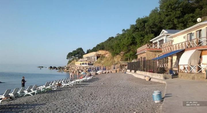 Алупка: Гостевой дом Лазурный берег