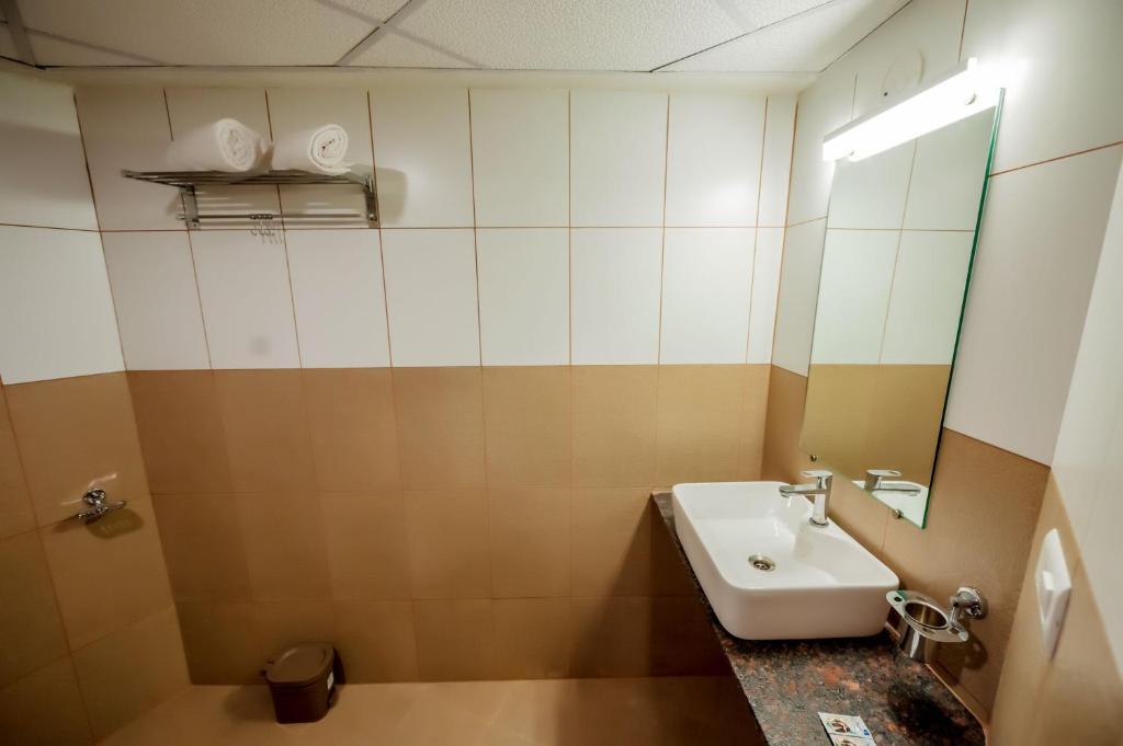 Мангалур: Hotel Heraa International