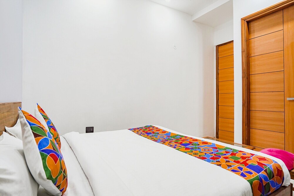Нойда: FabHotel Sunrise Noida Sector 56