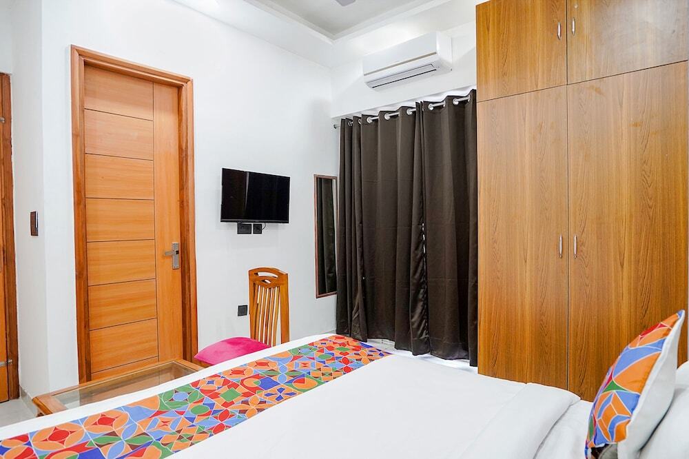 Нойда: FabHotel Sunrise Noida Sector 56