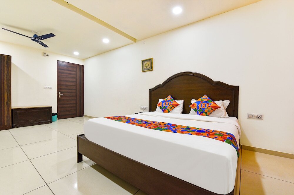 Джайпур: FabHotel Monark