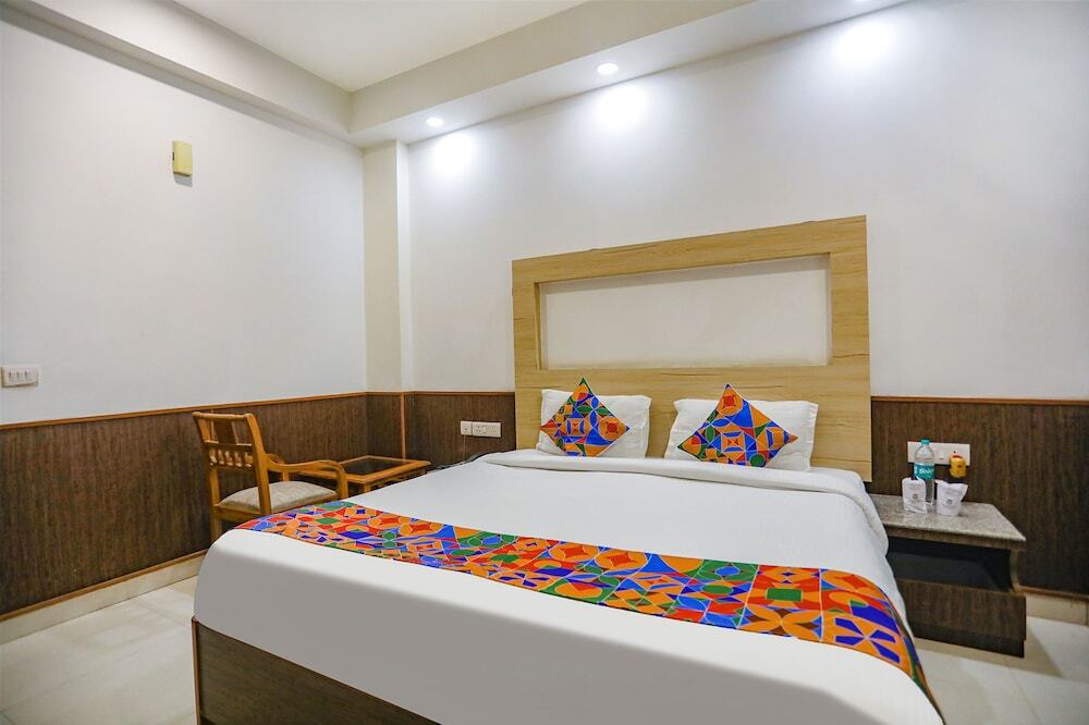 Нойда: Fabhotel The Horizon