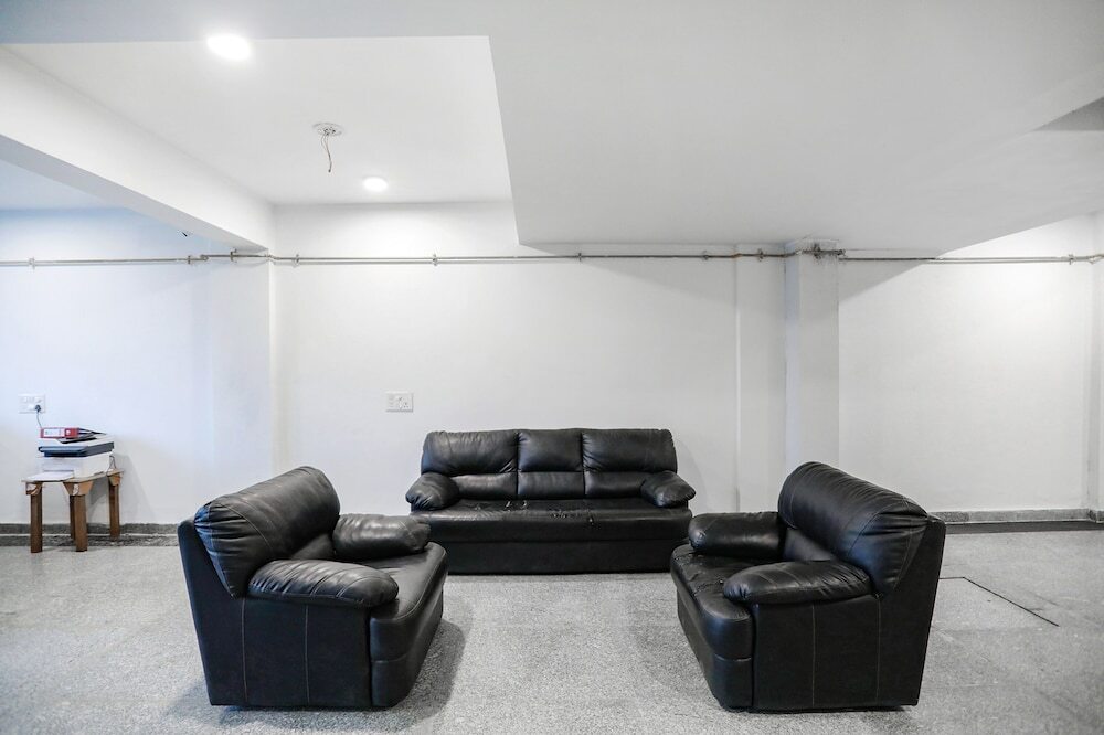 Нойда: FabHotel The Grand Suite