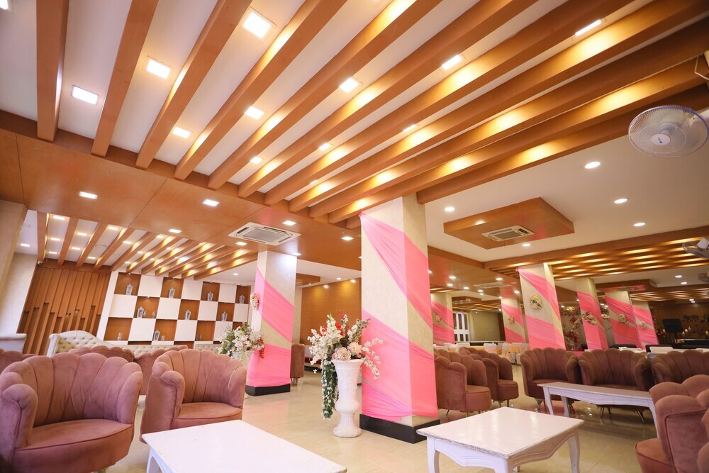 Гуруграм: Wedlock Hotels