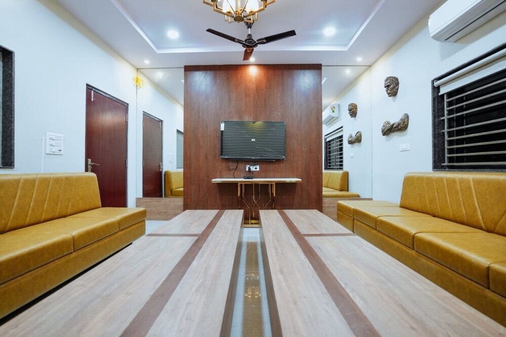 Jagdalpur: Bajaj's Karwan Inn