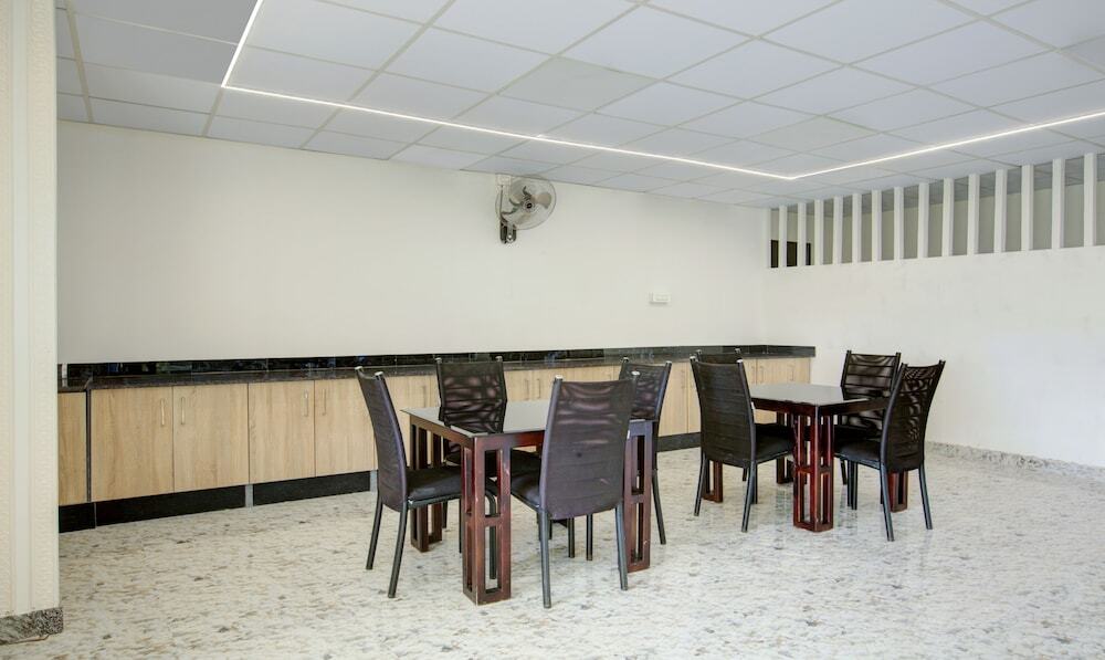 Куруппумтара: Treebo Love Shore Residency, Near Lakeshore Hospital