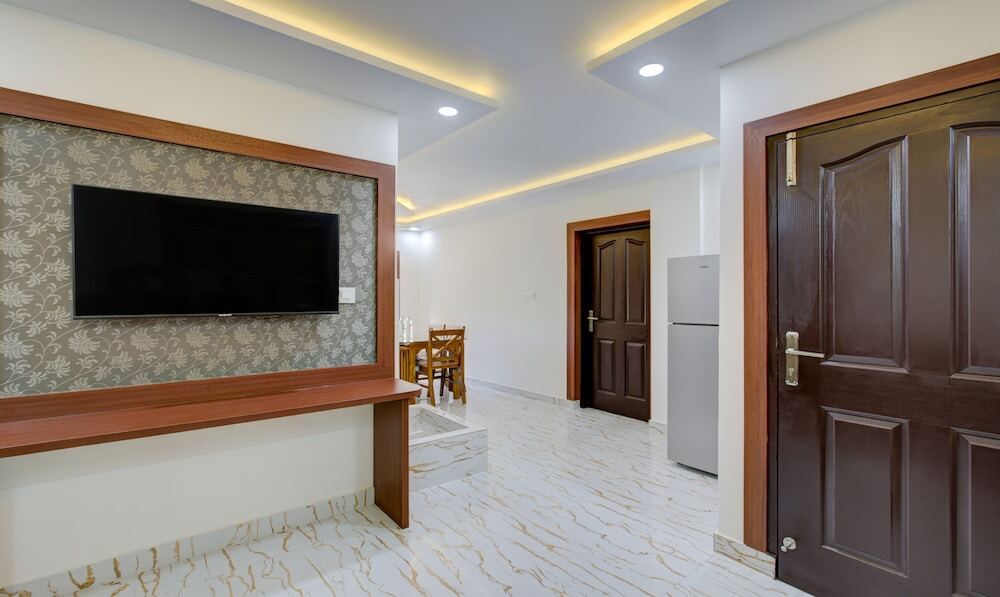 Куруппумтара: Treebo Love Shore Residency, Near Lakeshore Hospital
