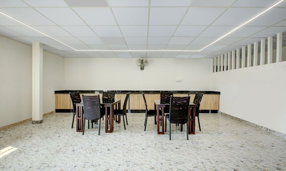 Куруппумтара: Treebo Love Shore Residency, Near Lakeshore Hospital