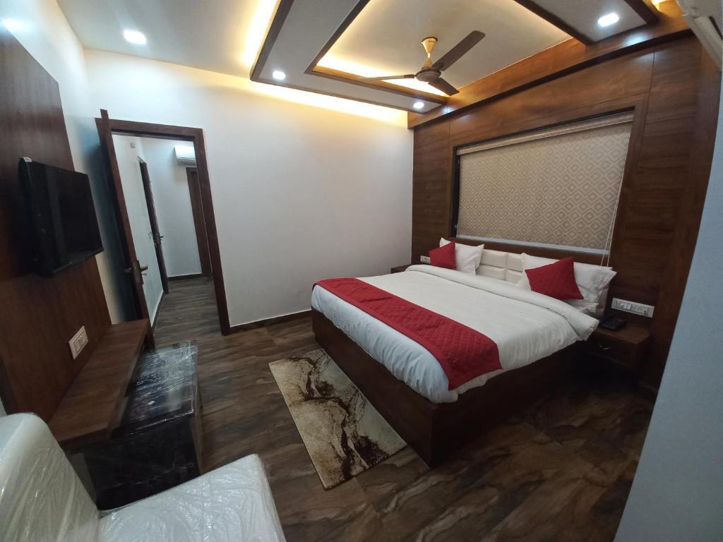 Агра: HOTEL The Rich Grand