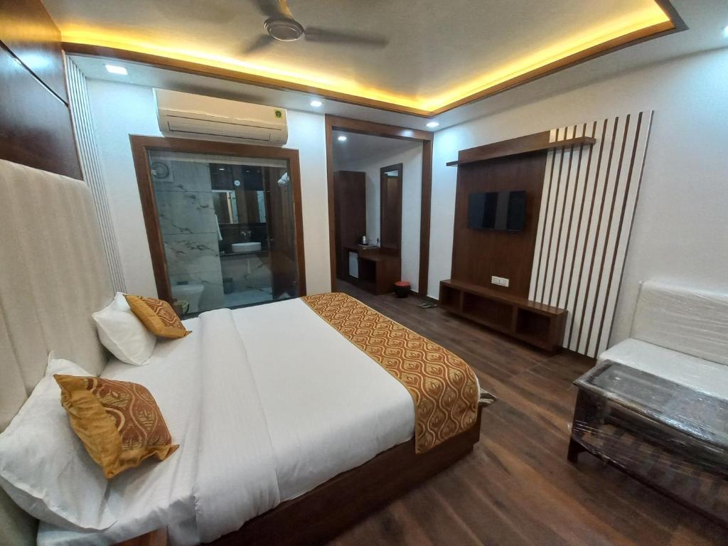 Агра: HOTEL The Rich Grand