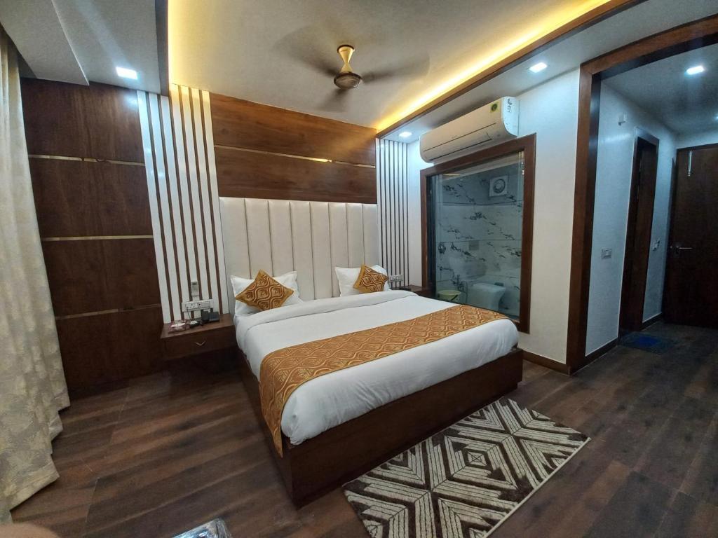 Агра: HOTEL The Rich Grand