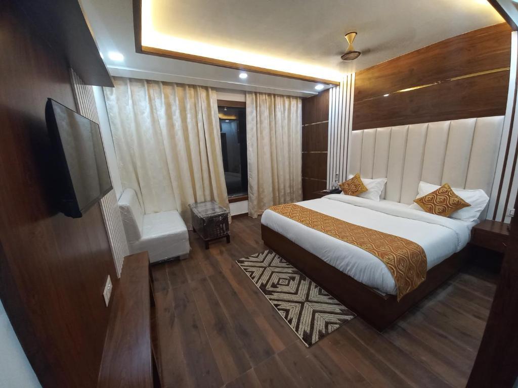 Агра: HOTEL The Rich Grand