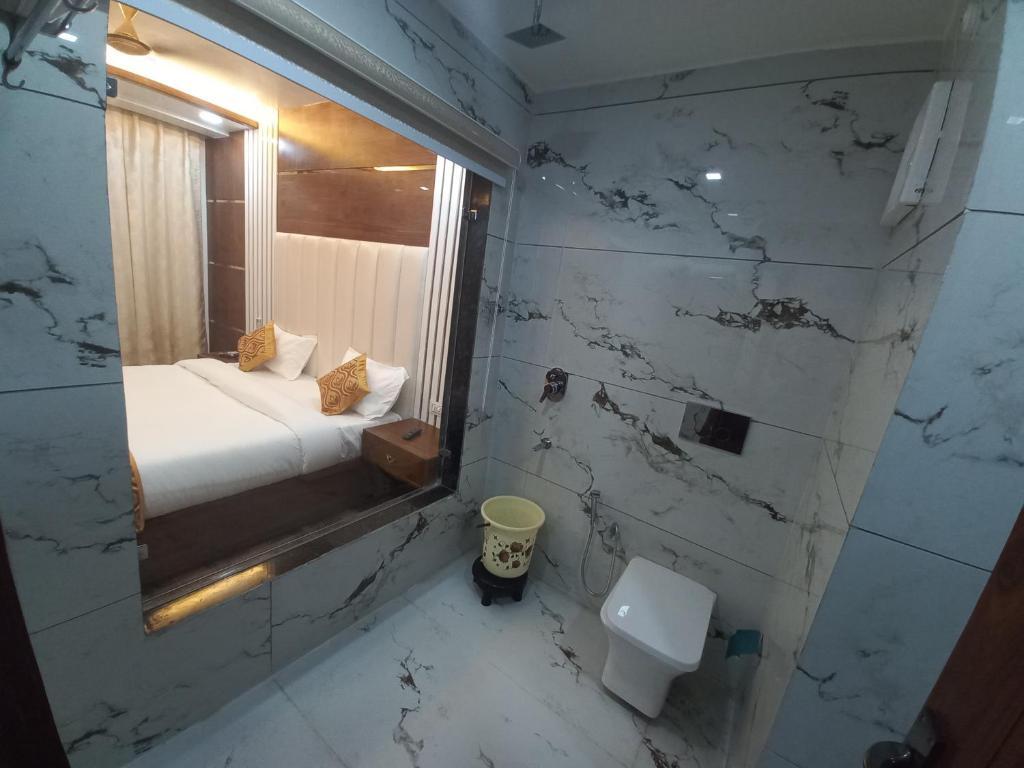 Агра: HOTEL The Rich Grand