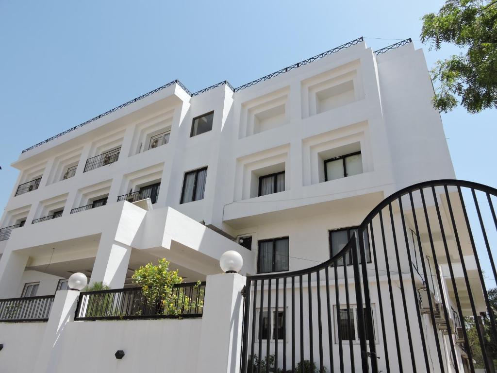 Сатна: Hotel Uma Residency