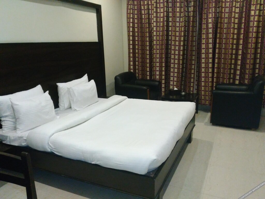 Сатна: Hotel Uma Residency