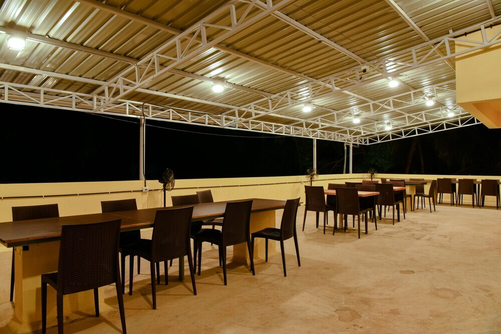 Малван: Malvan's Aishwarya Hotel