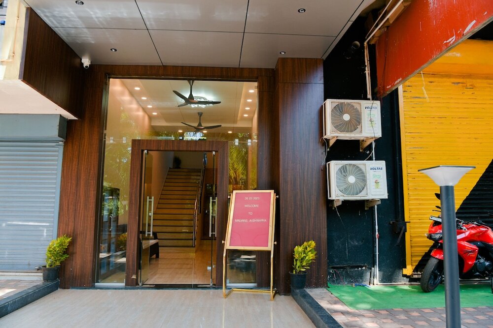 Малван: Malvan's Aishwarya Hotel