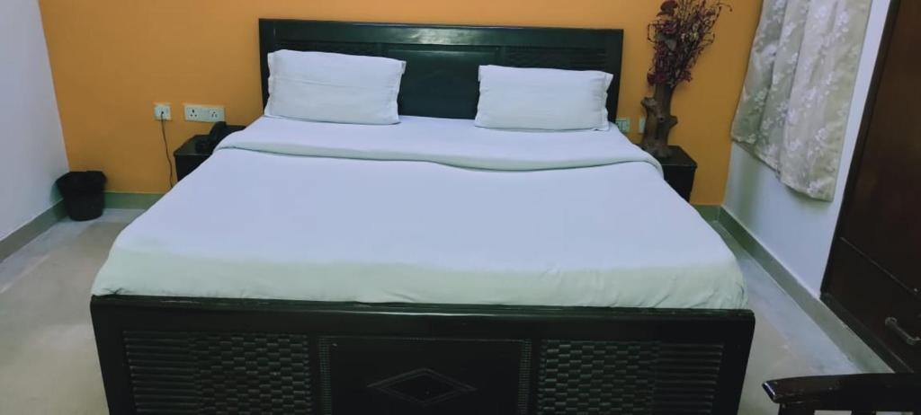 Нойда: Hotel The Royal Palm