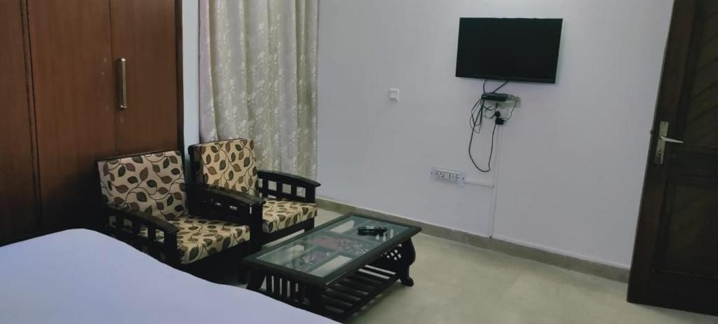 Нойда: Hotel The Royal Palm