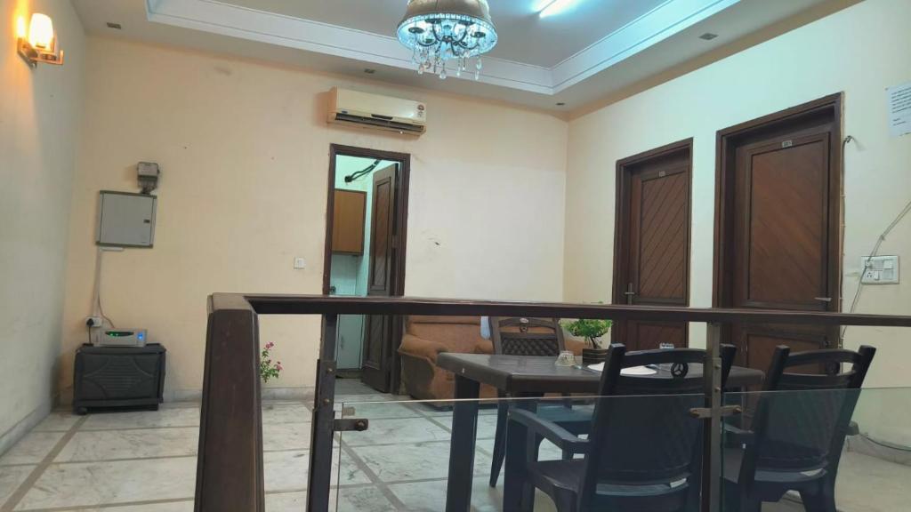 Нойда: Hotel The Royal Palm