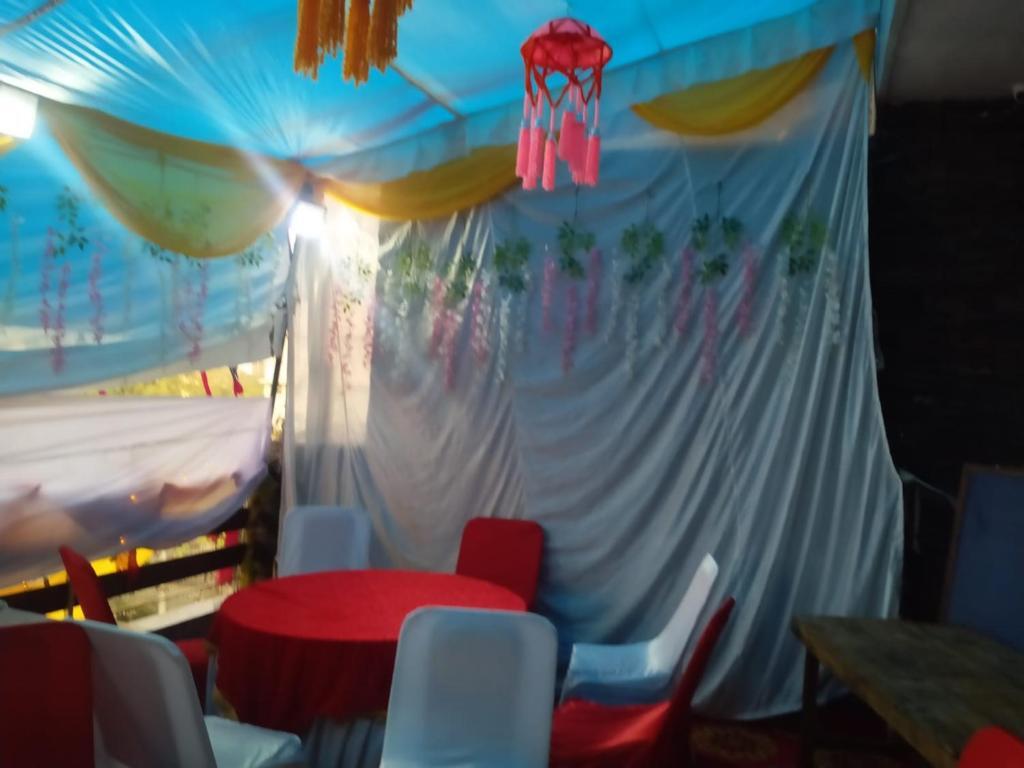 Нойда: Hotel The Royal Palm