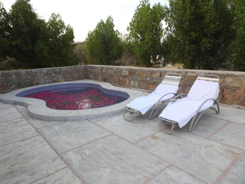 Бера: Jawai Wildlife Safari Camp