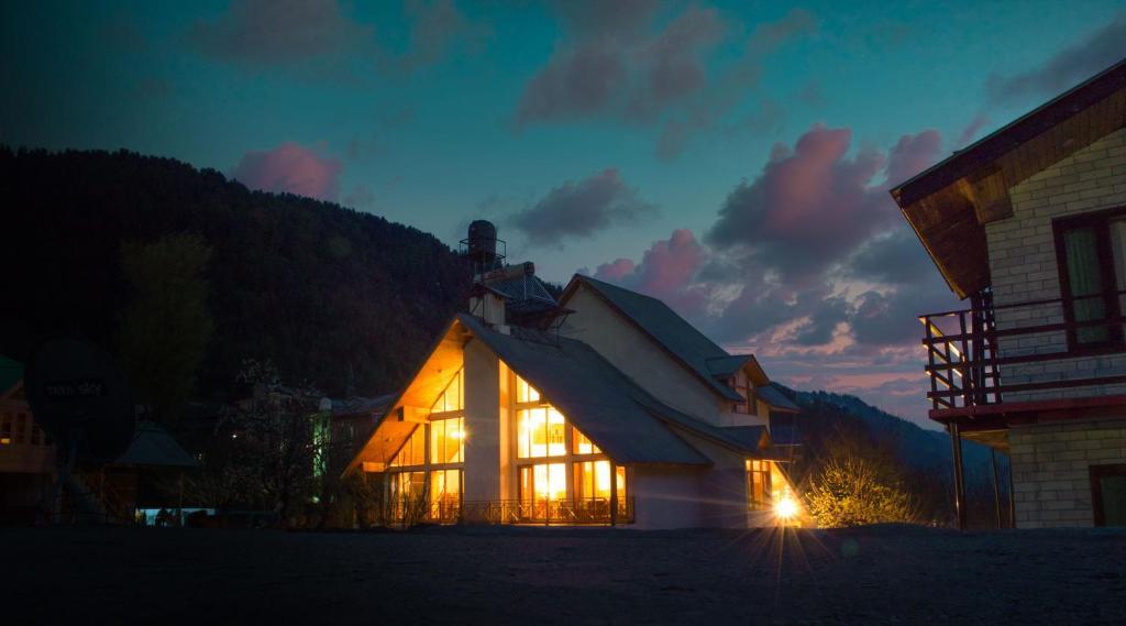 Манали: Dil Bole Pahad - The Wooden Chalet, Prini, Manali