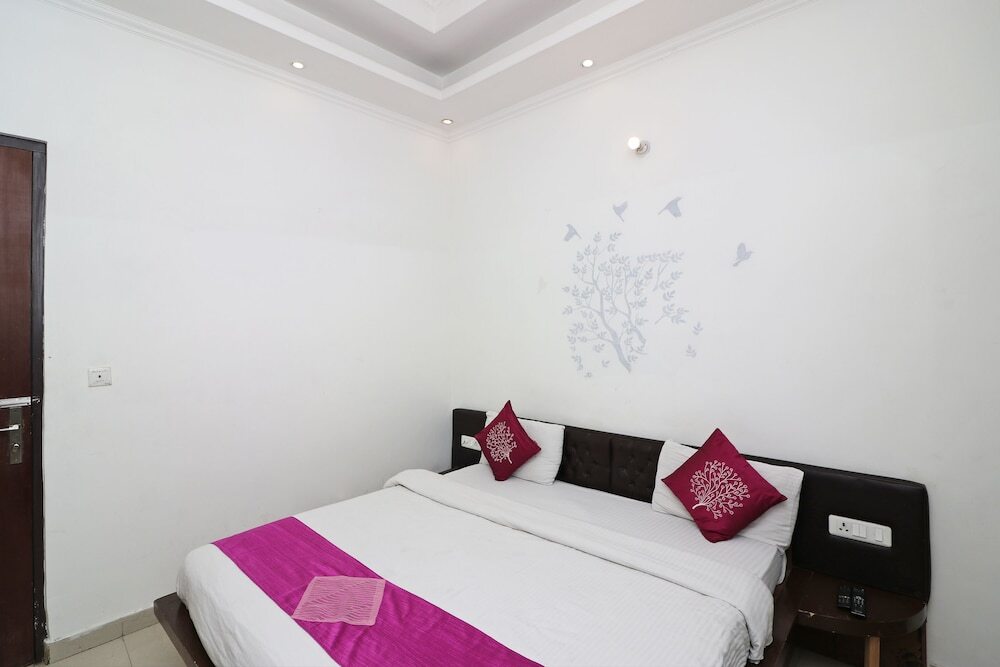 Газиабад: Hotel Crown Palace By OYO Rooms
