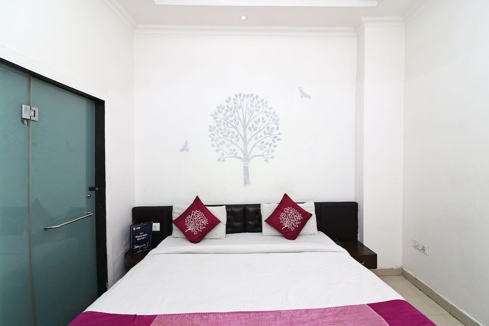 Газиабад: Hotel Crown Palace By OYO Rooms
