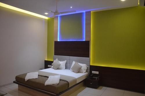 Ананд: Hotel Darshan Inn