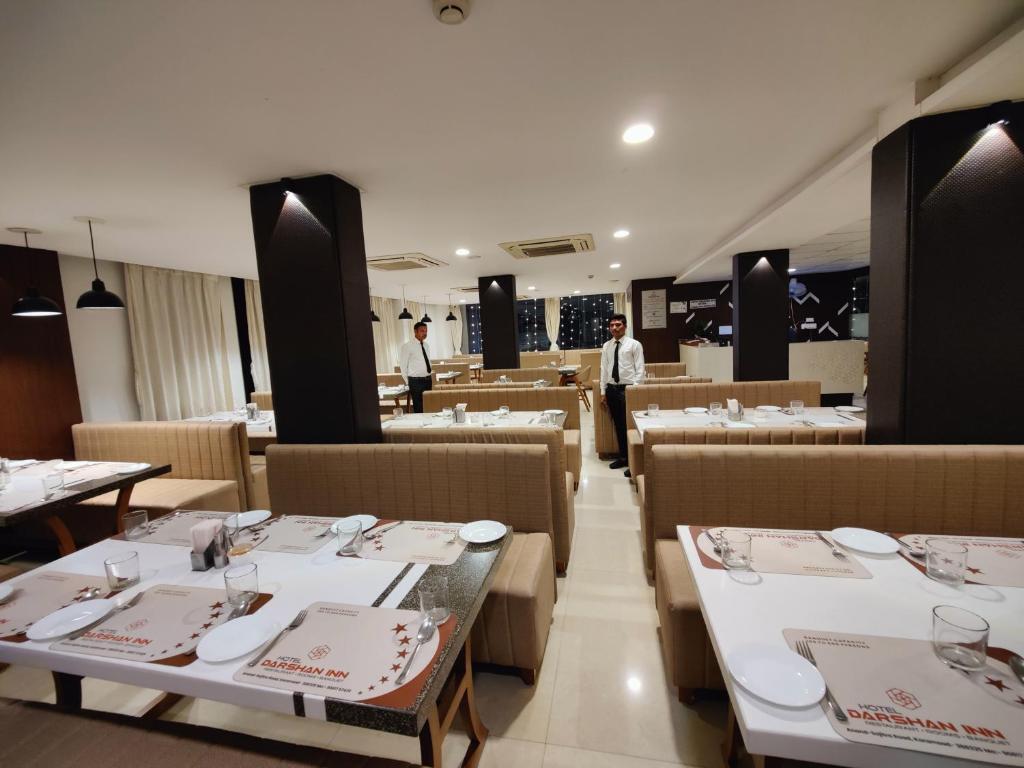 Ананд: Hotel Darshan Inn