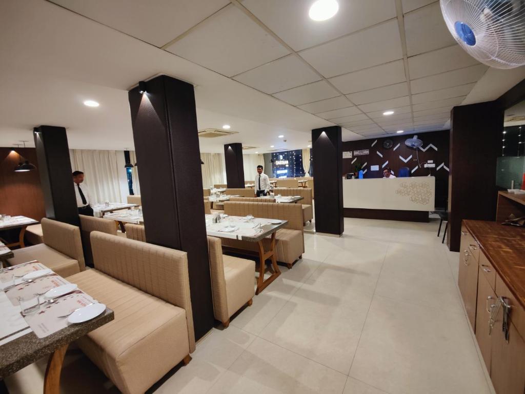 Ананд: Hotel Darshan Inn