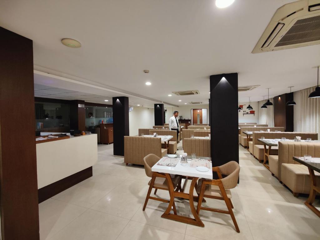 Ананд: Hotel Darshan Inn