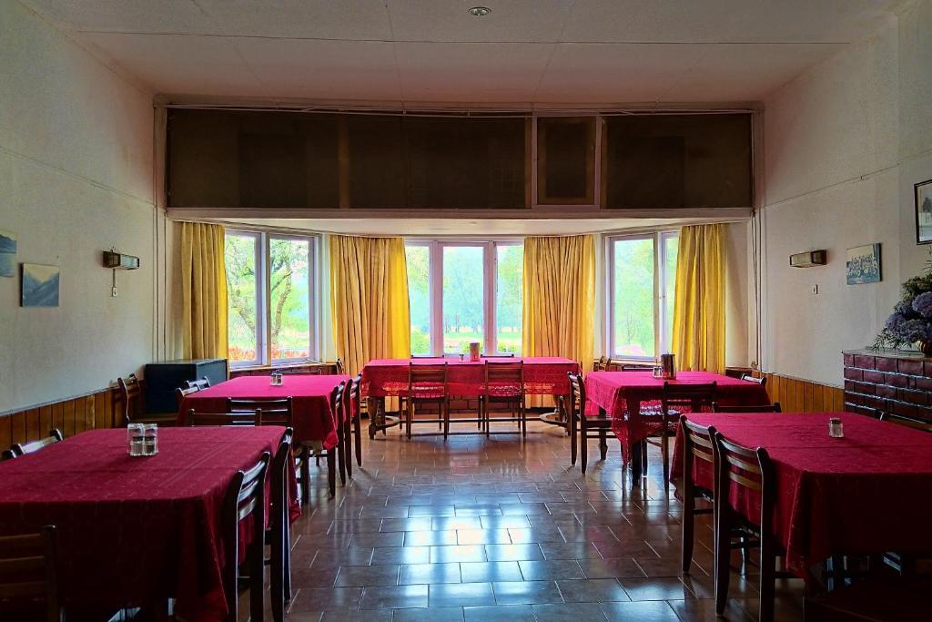 Муннар: Munnar Tea Bungalow
