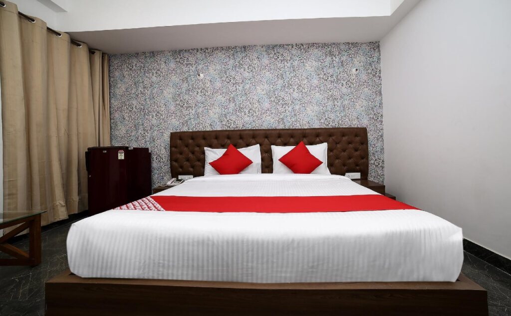 Нью-Дели: Hotel Pine By OYO Rooms