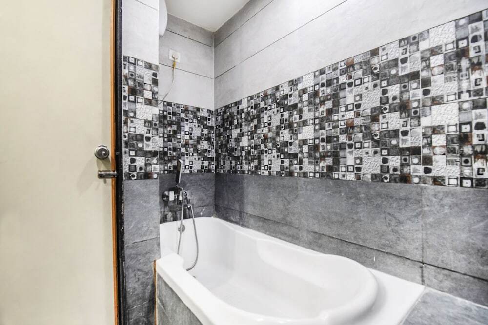 Вадодара: Hotel Royal Residency by FabHotels